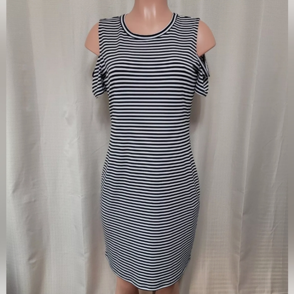 👗MK Cold Shoulder T-shirt Dress👠